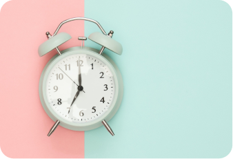 rellotge amb fons bicolor que il·lustra els ritmes circadians i les patologies relacionades amb el somni