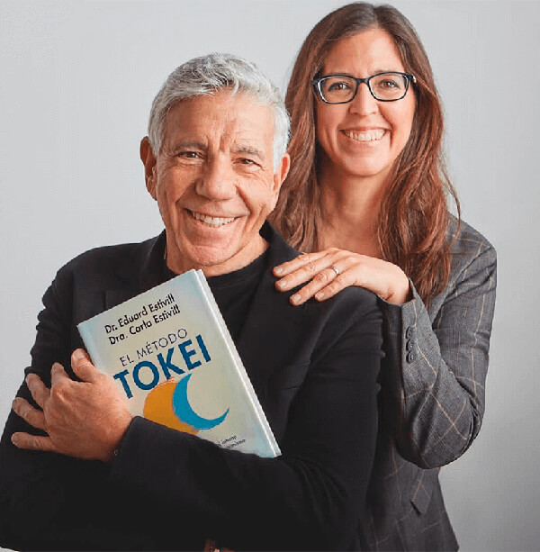 El Dr. Eduard Estivill y la Dra. Carla Estivill presentando el libro "El Método Tokei", una guía basada en la cronobiología para reconectar con los ritmos naturales del cuerpo.